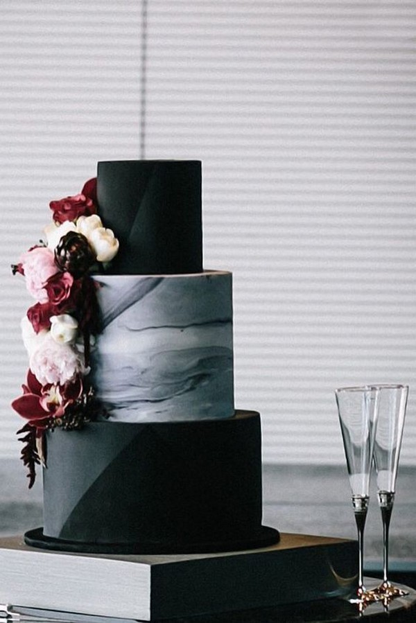 10 Brilliant Matter Black Wedding Cake Ideas for 2018