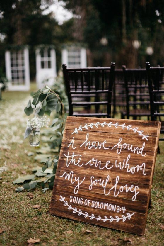 15 Cute Wedding Signs You Need for the Big Day - EmmaLovesWeddings