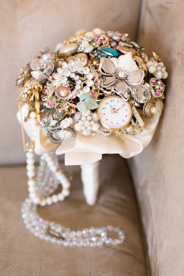 creative vintage wedding brooch bouquet ideas