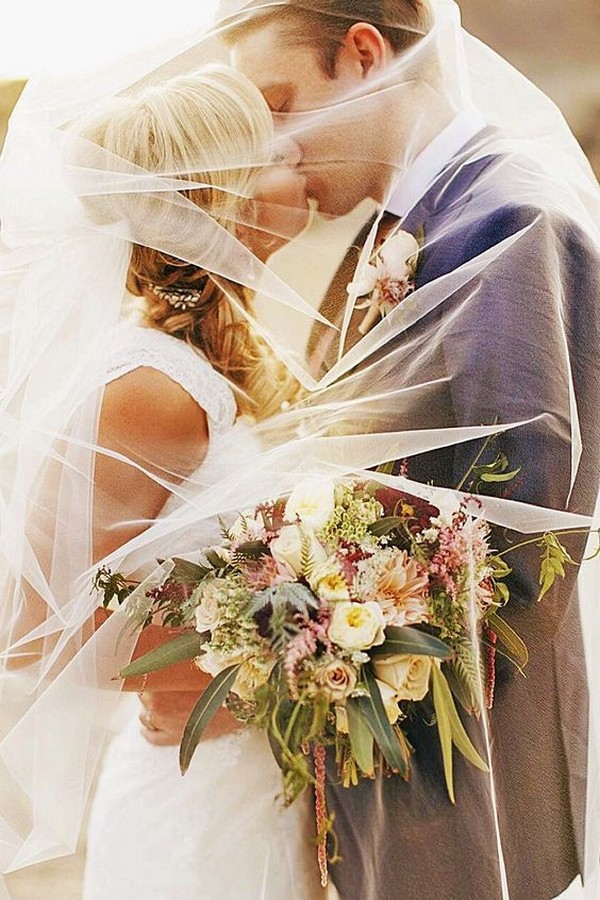 bride and groom kiss wedding photo ideas