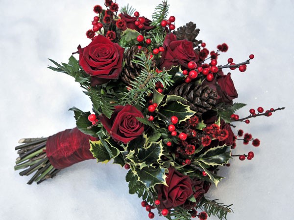 red and green winter wedding bouquet