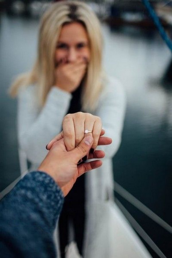Photographic proposals with engagement ring.