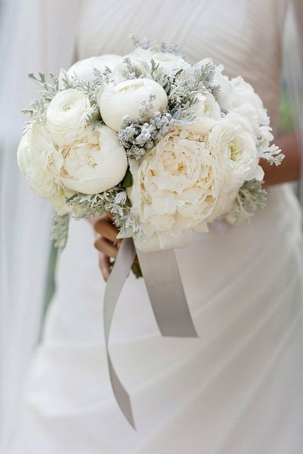 white winter wedding bouquet