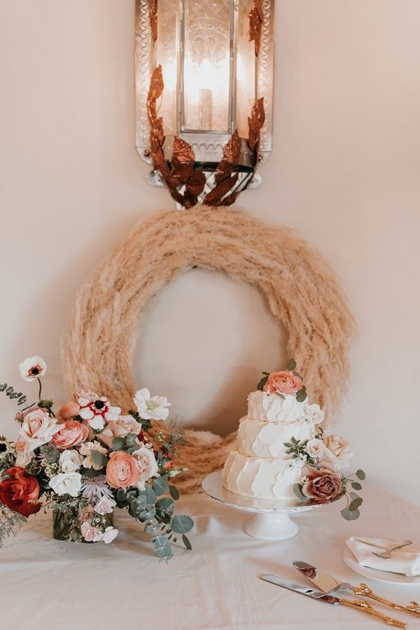 boho chic wedding cake ideas with dusty coral floral