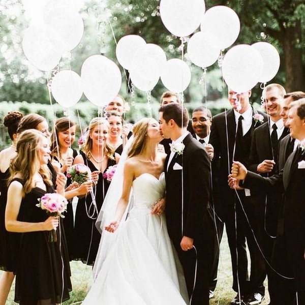 wedding photo ideas with balloons