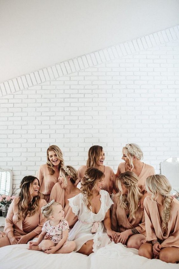 getting ready wedding photo ideas with your bridesmaids