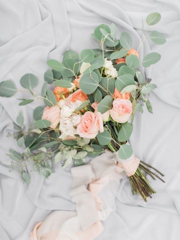 peach and green wedding bouquet ideas