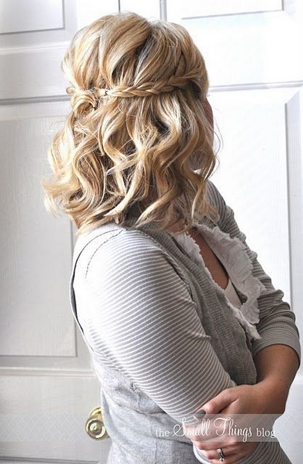 20 Medium Length Wedding Hairstyles For 2021 Brides EmmaLovesWeddings 20 Medium Length Wedding Hairstyles For 2021 Brides EmmaLovesWeddings