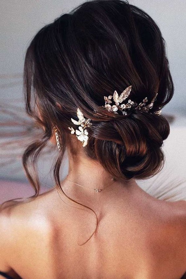 ❤️ 99+ Medium Length Wedding Hairstyles for 2023 Brides - Emma Loves  Weddings