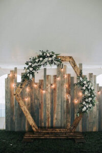 hexagon shaped rustic wedding backdrop ideas - EmmaLovesWeddings