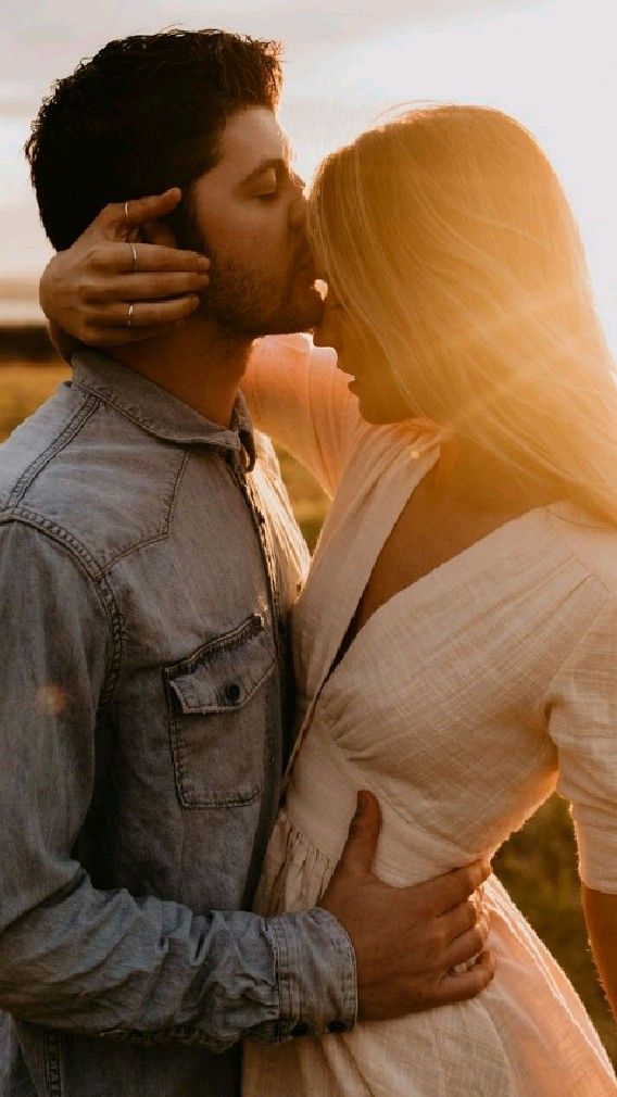 Engagement Photo Ideas for Every Couple 12