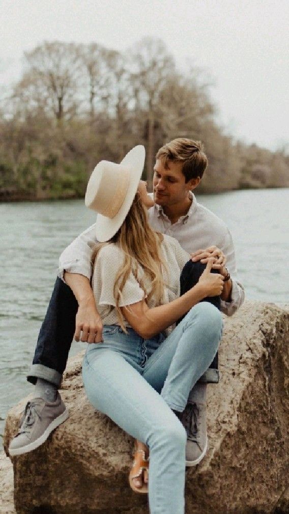Engagement Photo Ideas for Every Couple 7