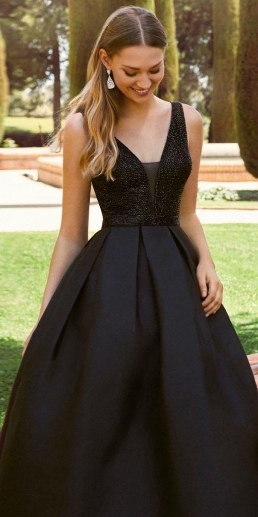 This timeless black sleeveless wedding dress captivates hearts and minds with its understated grace and sophisticated splendor.