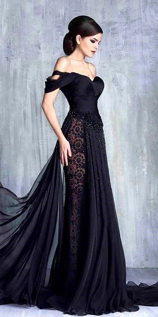 Black bridal dress with swag sleeves and a sweetheart neckline in tulle and lace