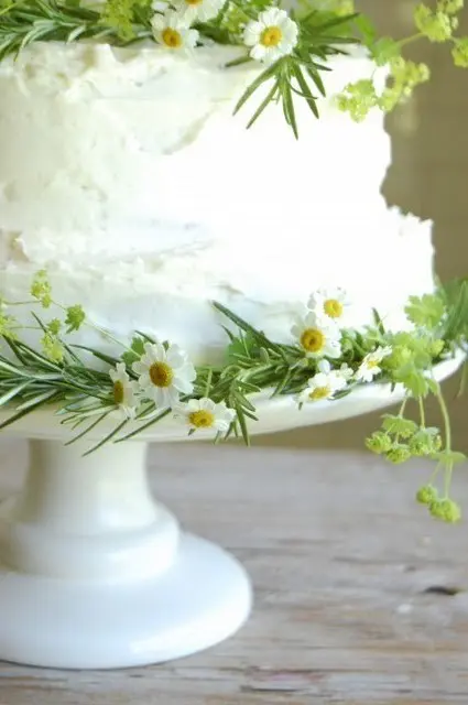 Effortless Ideas To Use Chamomile Daisy In Your Wedding 11