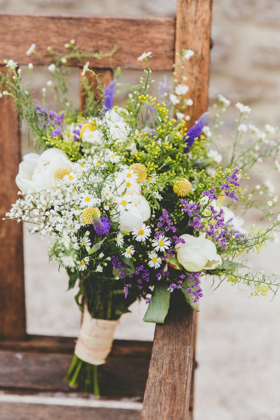 Effortless Ideas To Use Chamomile Daisy In Your Wedding 15