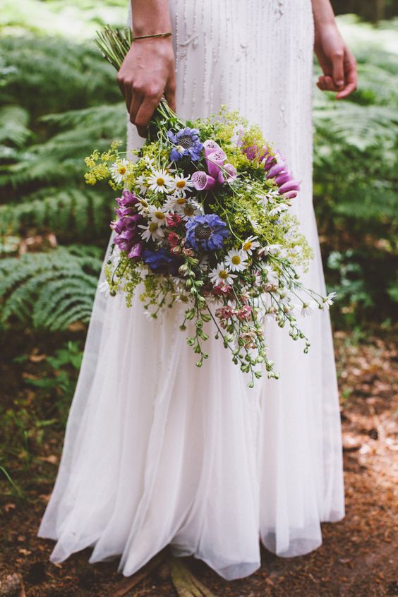 Effortless Ideas To Use Chamomile Daisy In Your Wedding 16