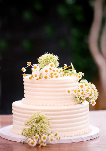 Effortless Ideas To Use Chamomile Daisy In Your Wedding 18