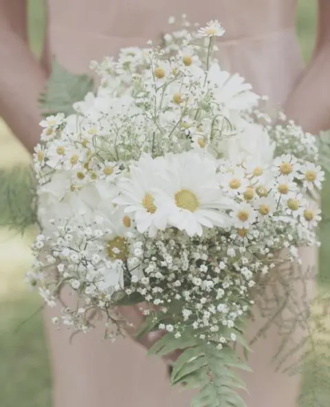 Effortless Ideas To Use Chamomile Daisy In Your Wedding 3