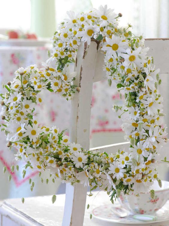 Effortless Ideas To Use Chamomile Daisy In Your Wedding 4