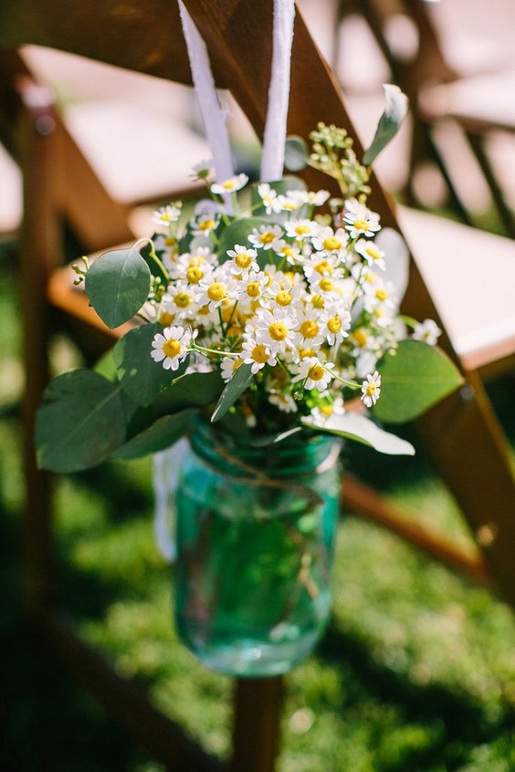 Effortless Ideas To Use Chamomile Daisy In Your Wedding 8