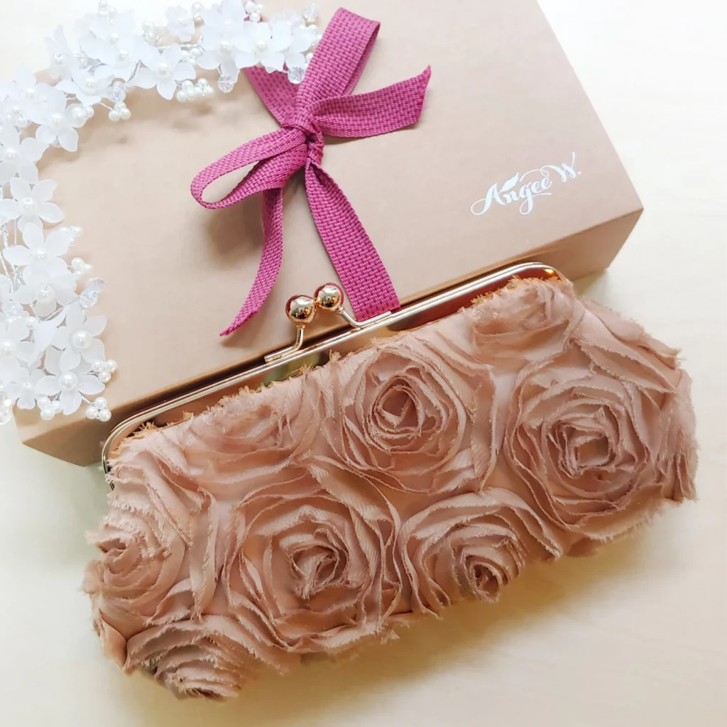 Beautiful Bridal Clutches to Carry on Your Big Day3