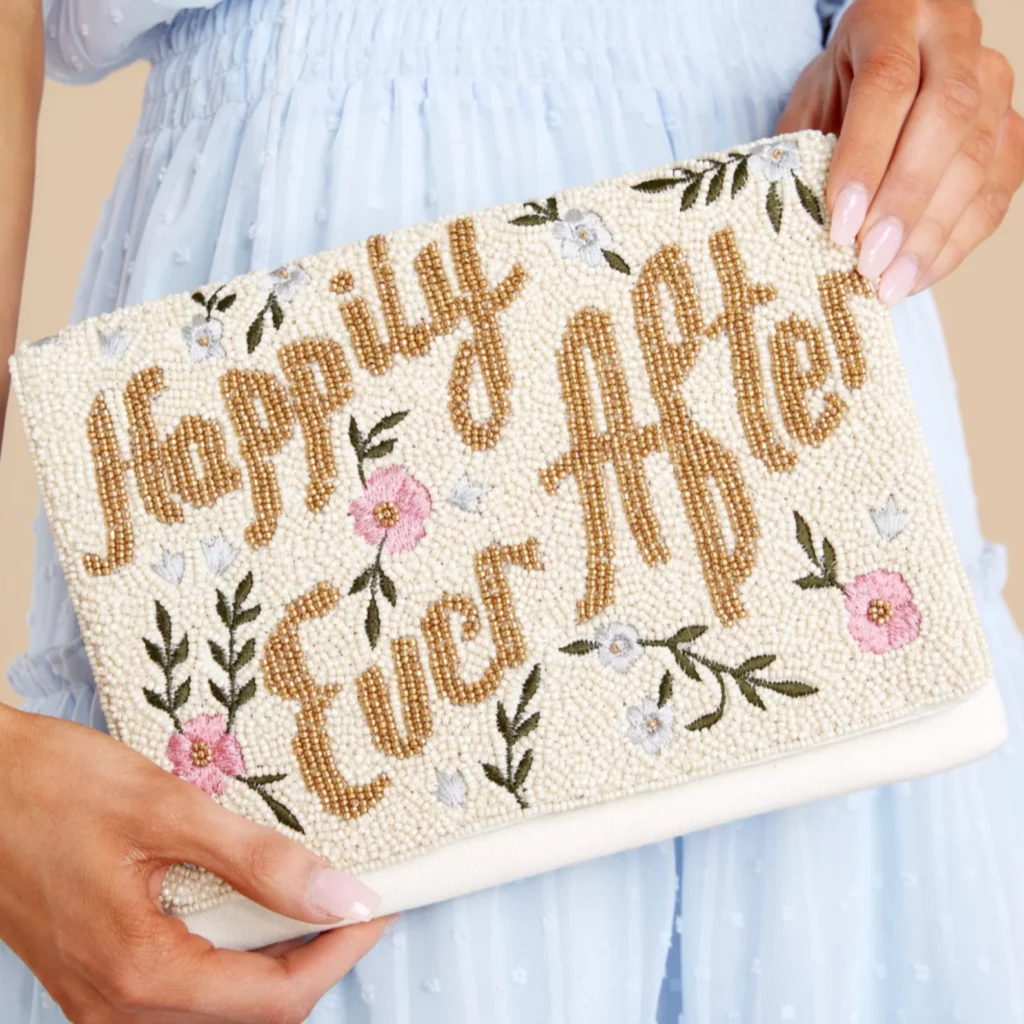 Beautiful Bridal Clutches to Carry on Your Big Day5