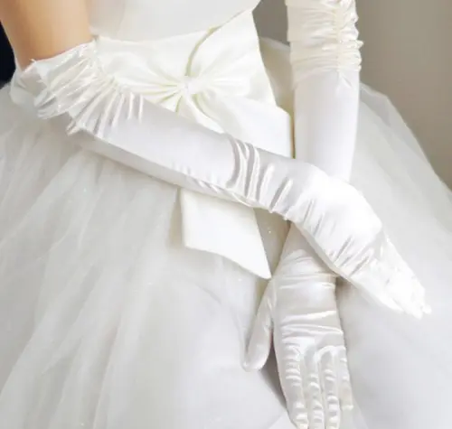 Gorgeous Bridal Gloves For Fall And Winter 13
