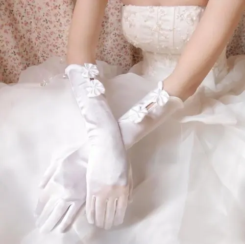 Gorgeous Bridal Gloves For Fall And Winter 17