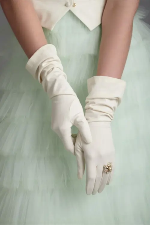 Gorgeous Bridal Gloves For Fall And Winter 18