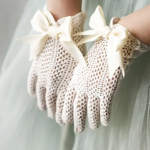 Gorgeous Bridal Gloves For Fall And Winter 19