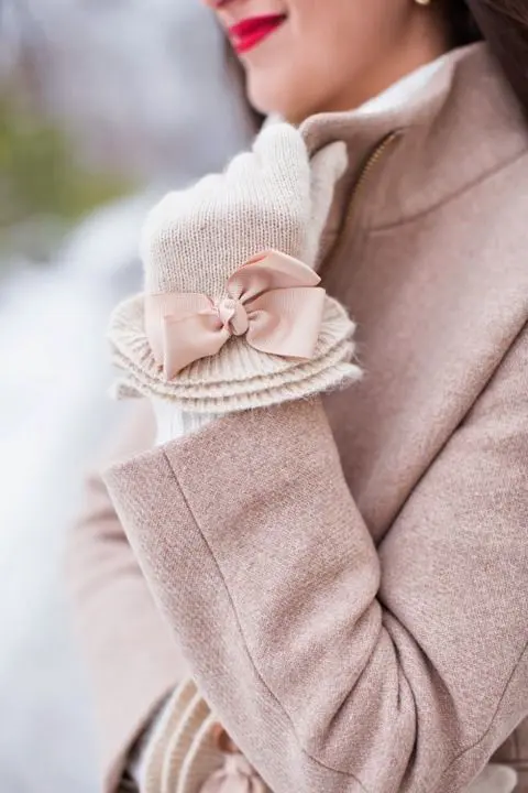 Gorgeous Bridal Gloves For Fall And Winter 26