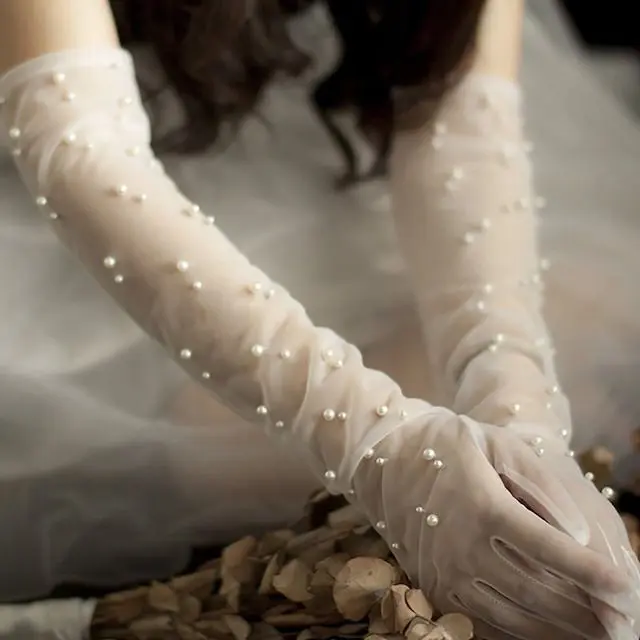 Gorgeous Bridal Gloves For Fall And Winter 36