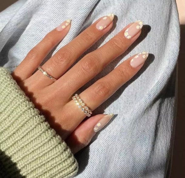 Stunning Wedding Nails Perfect For Your Big Day 37