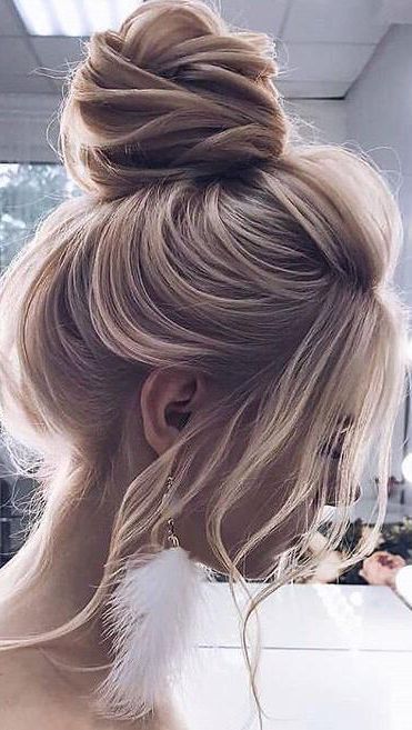 This hairstyle works best with medium-length hair that has some natural texture.