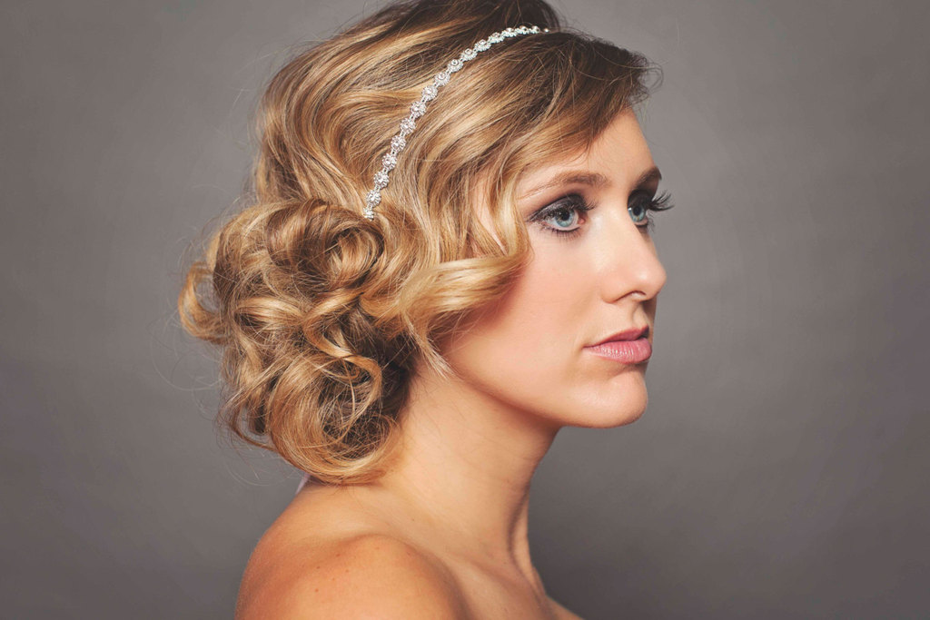 Looking for a chic and effortless hairstyle? Flowy and voluminous curls wedding hairstyles for medium hair are the perfect choice.