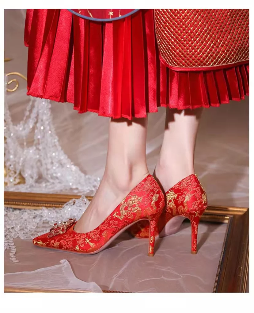 Oriental Style Vintage Shoes Elegant Bridal High Heels Red Rose Embroidery High Heels for Wedding/Party/Tea Ceremony Shoes Girls Shoes Heels Gift for Her 