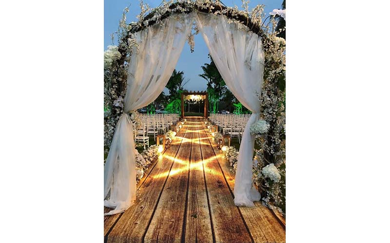 Stunning Small Wedding Ideas on a Budget for 2022 Trends35