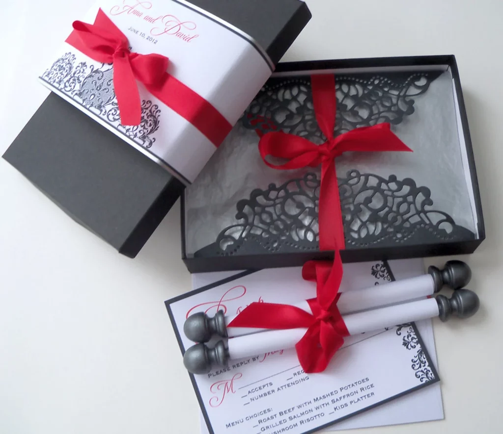 The red bow on the white and black wedding invitation is a lovely touch