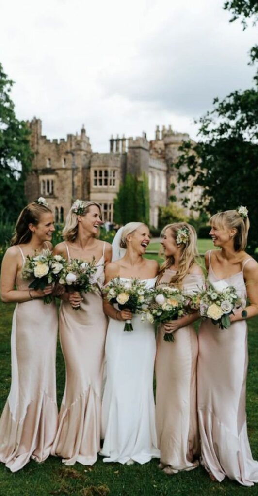 Slip dress in Champagne silk without sleeves for bridesmaids.