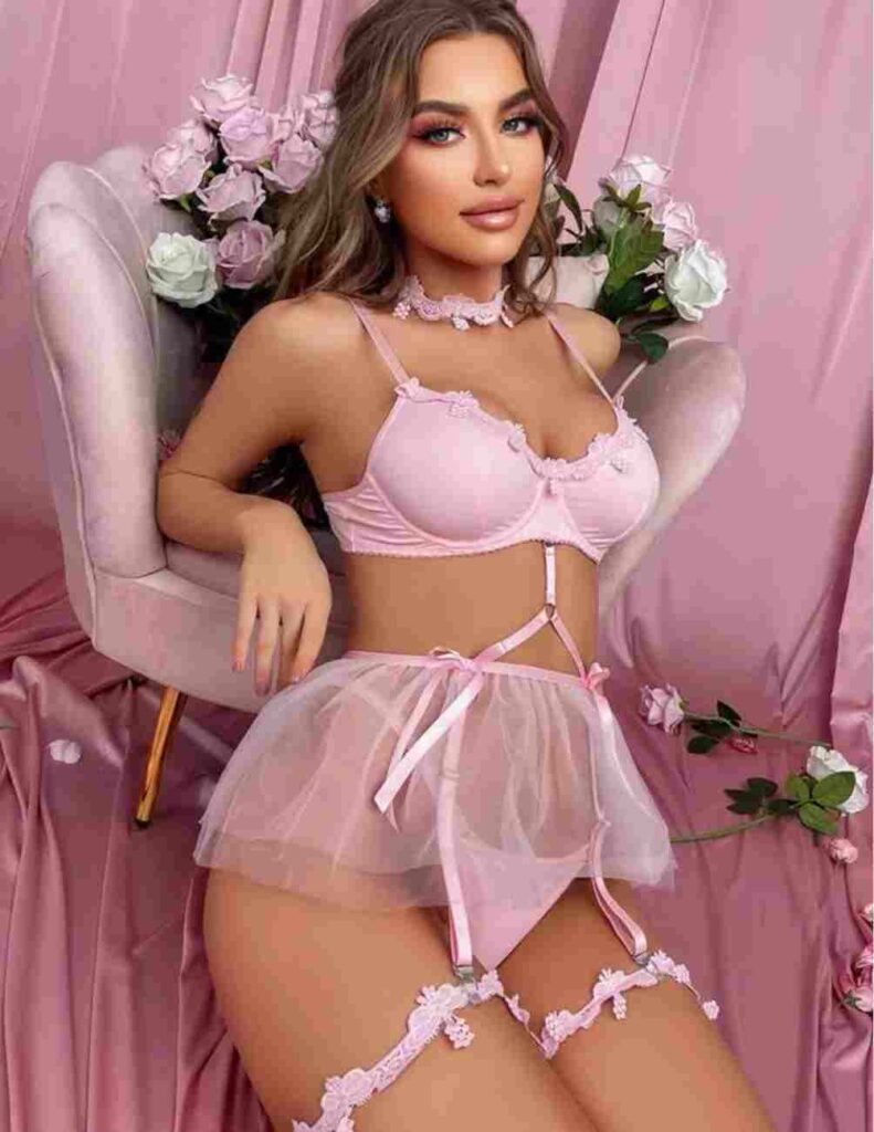 On Valentine's Day you'll feel and look beautiful in this baby pink sexy underwire underwear set with a garter.