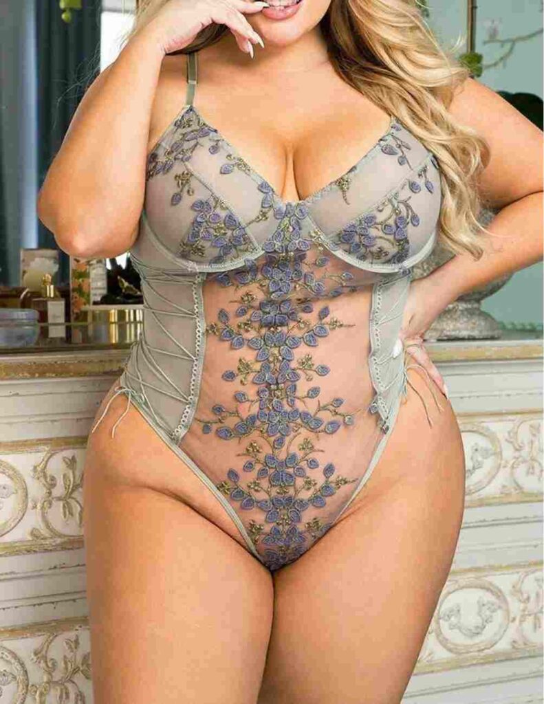 This Valentines Day, treat yourself to a gorgeous and cozy plus-size butterfly pattern embroidered mesh lingerie set.