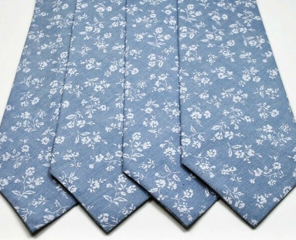 This tie has a beautiful dusty blue flower pattern on a cotton fabric perfect for the wedding day.