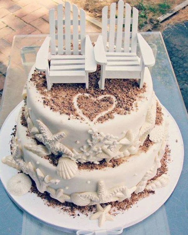A cake is always such a great way to be creative with your venue or wedding theme when it comes to beach weddings.