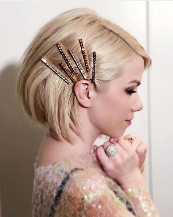 How stunningly beautiful is this short bob for your wedding day?