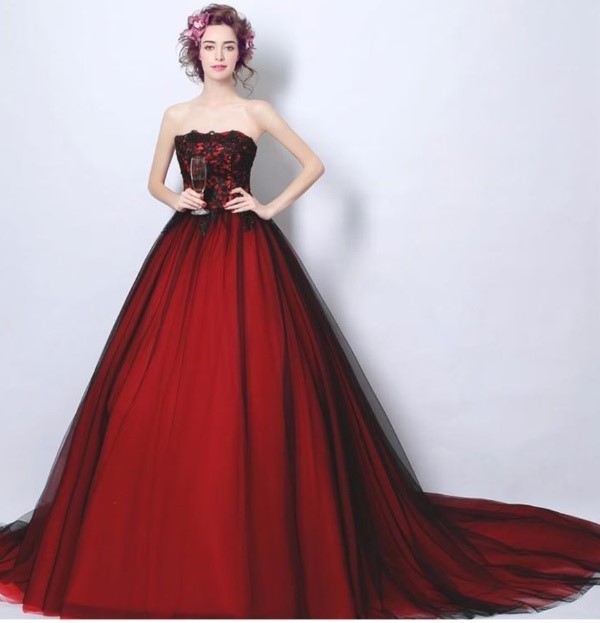 You'll feel like a princess in this stunning red and black gothic luxury ball gown with a sweetheart neckline.