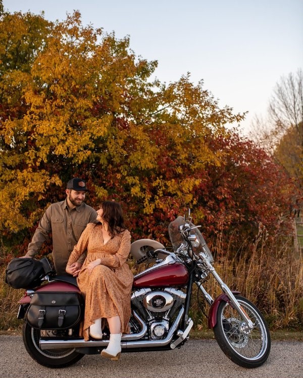 Cozy up for your fall photos with a charming bike sitting pose