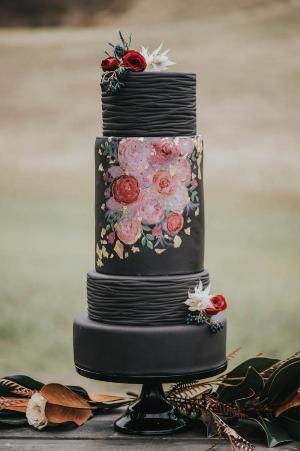 Elegant and natural black flower printed wedding cake