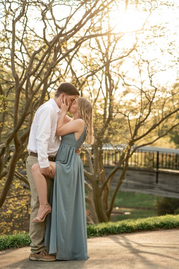 This lovely summer engagement photo outfit is the perfect way to capture the warmth and beauty of your love