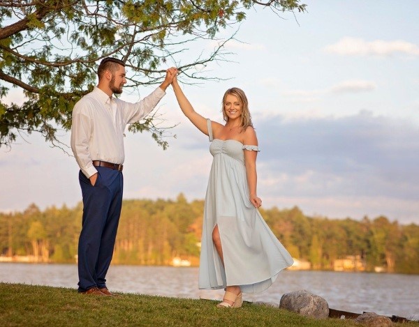 This off the shoulder maxi dress is perfect for those summer engagement photos